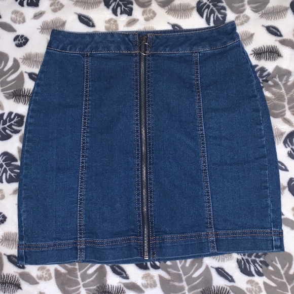 Jean skirt - Picture 1 of 3